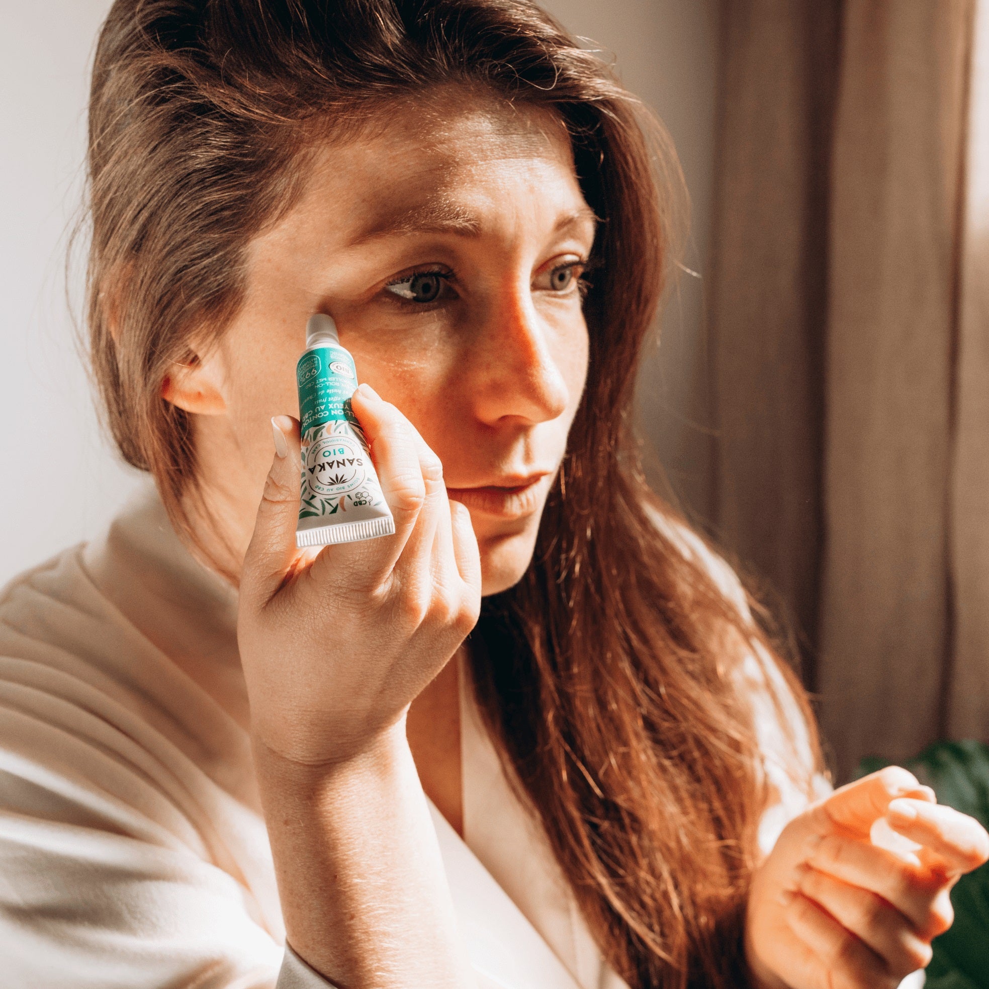 Sanaka-Roll_On_Contour_des_Yeux_CBD-4
